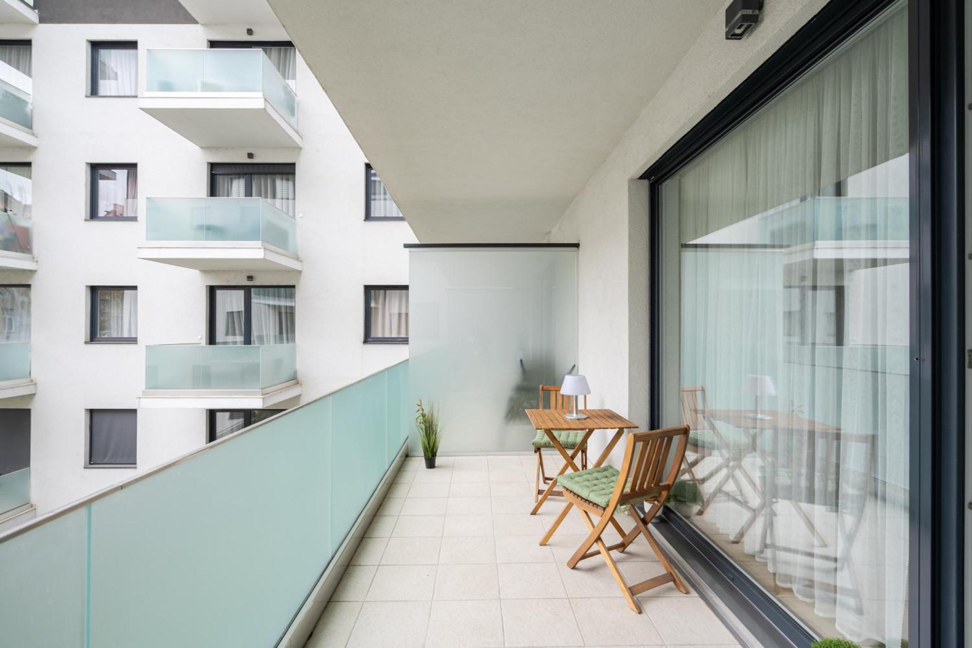 Blooming Budapest Apartment With Free Underground Parking Екстер'єр фото