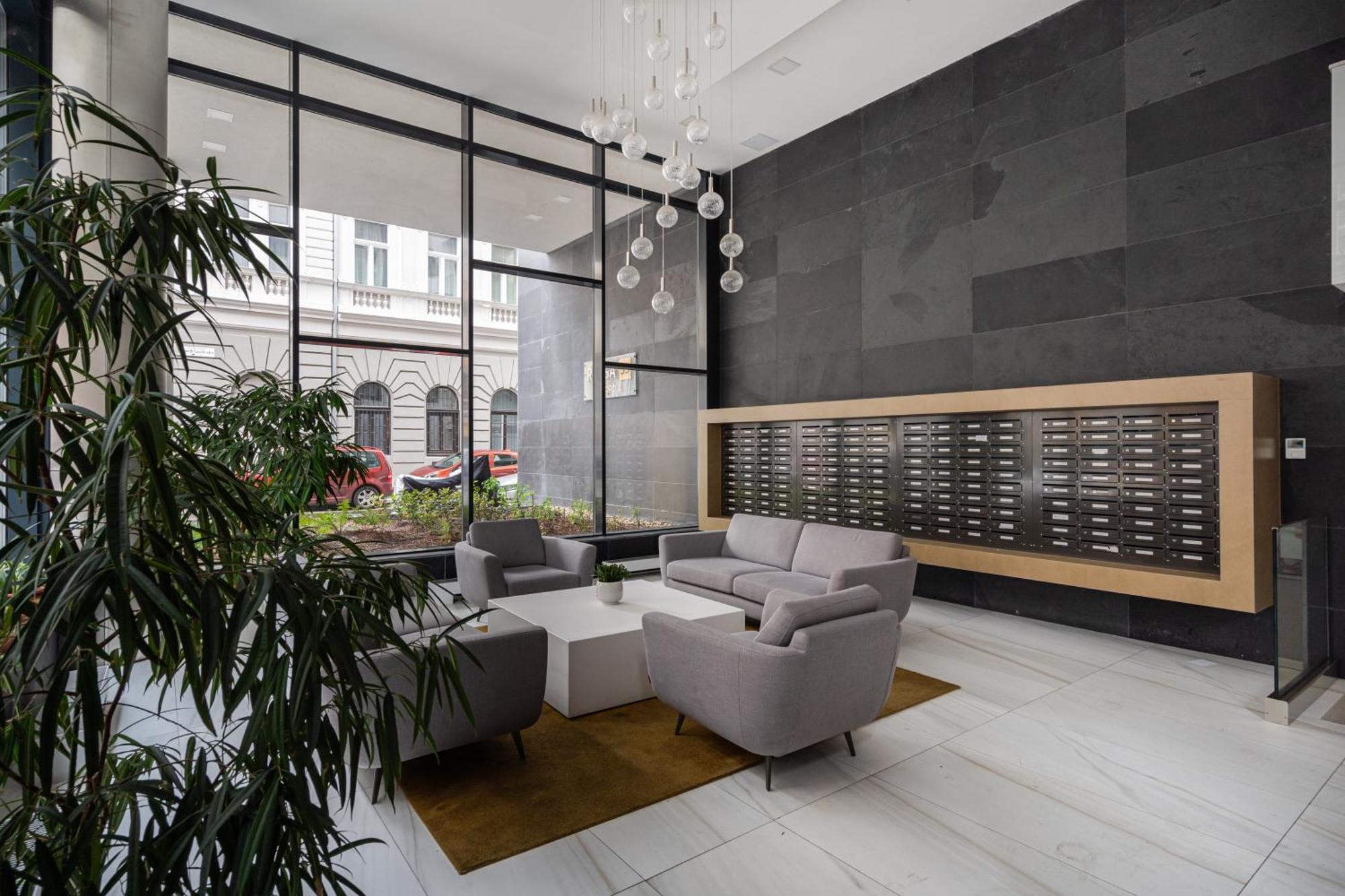 Blooming Budapest Apartment With Free Underground Parking Екстер'єр фото